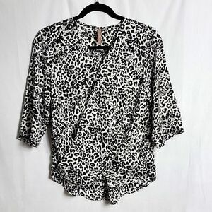 🖤 5/$20 🖤 BRINA & EM.. animal print top..